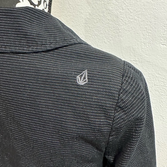 Volcom Black and White Jacket - Picture 3 of 7
